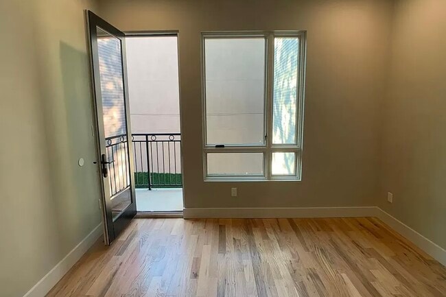 Building Photo - 151 Stanhope St