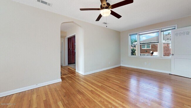 Foto del edificio - 1274 Belmont Terrace