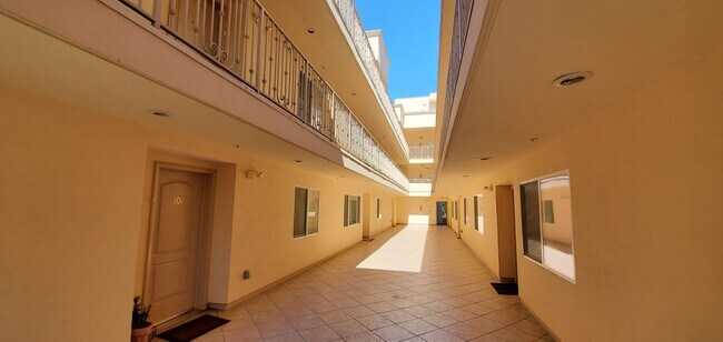 Foto del edificio - 13525 Vanowen St