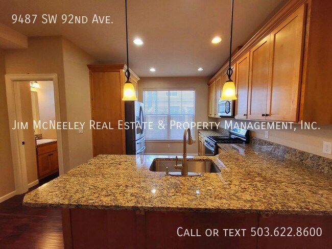 Foto del edificio - Fantastic Town Home across from Washington...