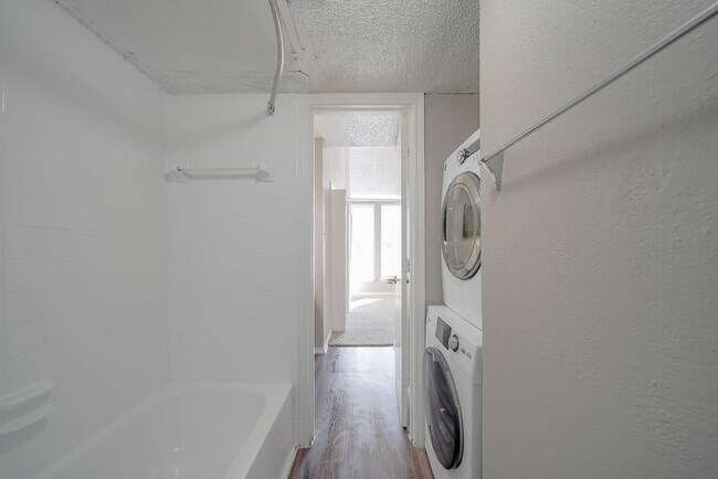 Foto del edificio - Woodside At Lake Highlands Apartment Homes