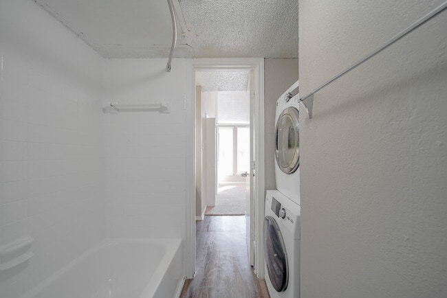 Building Photo - Woodside Lane Apartments
