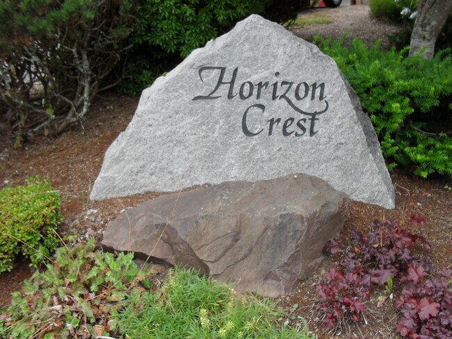 Building Photo - 3BR + Den 2.5BA home located in Horizon Cr...