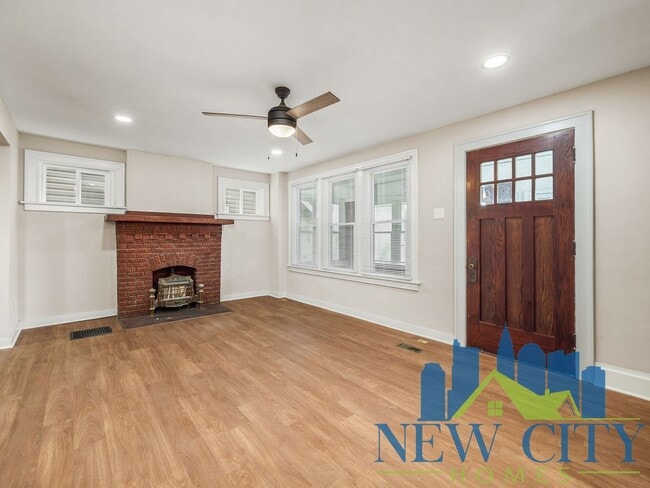 Building Photo - WAIVED APPLICATION FEE THRU 10/06! Large T...