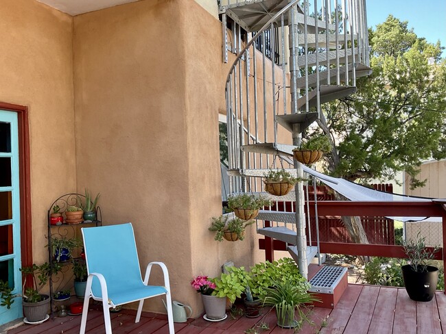 spiral staircase and separate entry - 706 Solano Dr SE