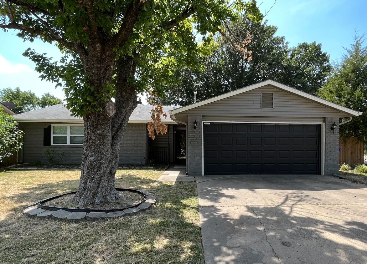 Foto principal - 3 bedroom in Broken Arrow!