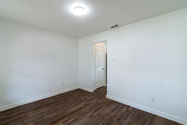 Foto del edificio - 2707 Troy Dr