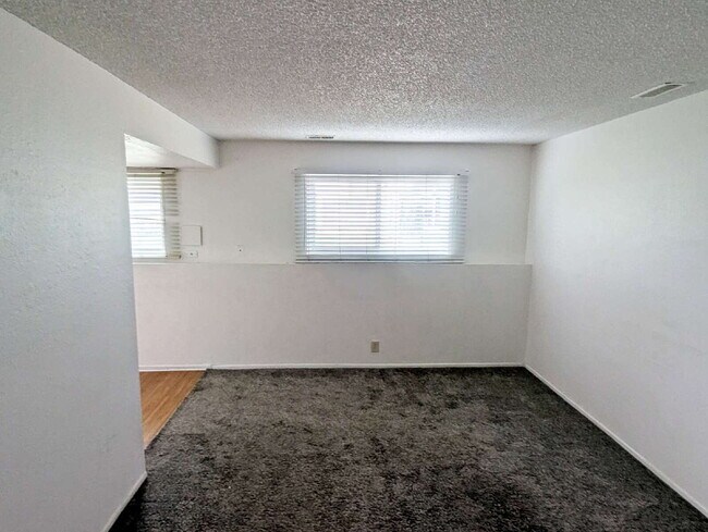 Foto del edificio - 2 Bed 2 Bath Side by Side