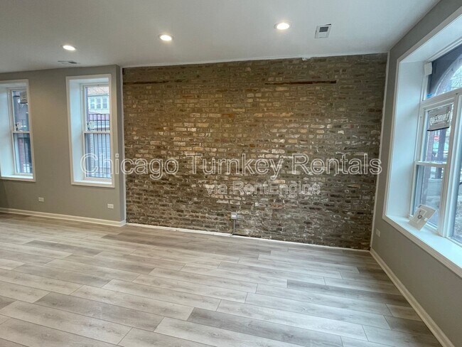 Foto del edificio - 2112 W 23rd Pl