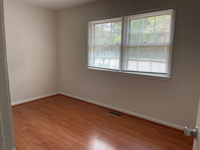 Foto del edificio - Lovely 3 Bedroom Ranch Home in Raleigh!