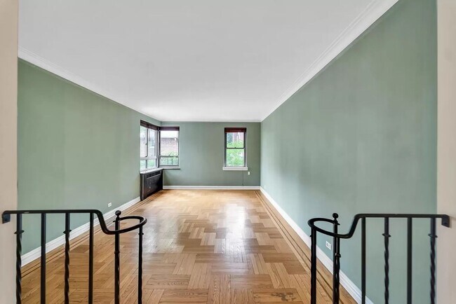 Building Photo - Spacious 1 bedroom 1 bathroom
