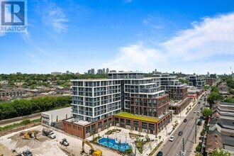 Building Photo - 858 Dupont St