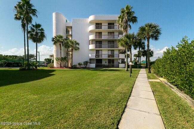 Foto del edificio - 300 Columbia Dr