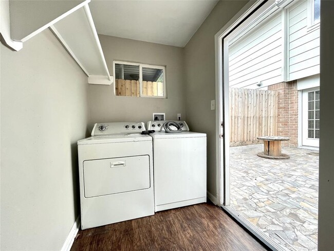 Building Photo - 11525 Beechnut St