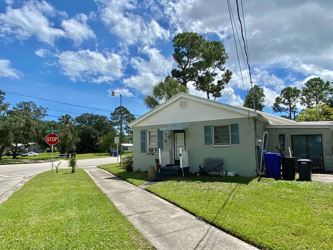 197 Covino Ave, St. Augustine, FL 32084 Room for Rent in St
