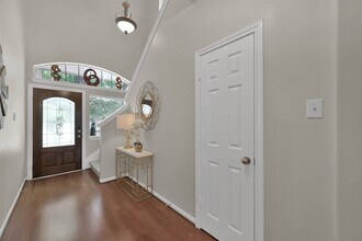 Building Photo - 15 Aquiline Oaks Pl