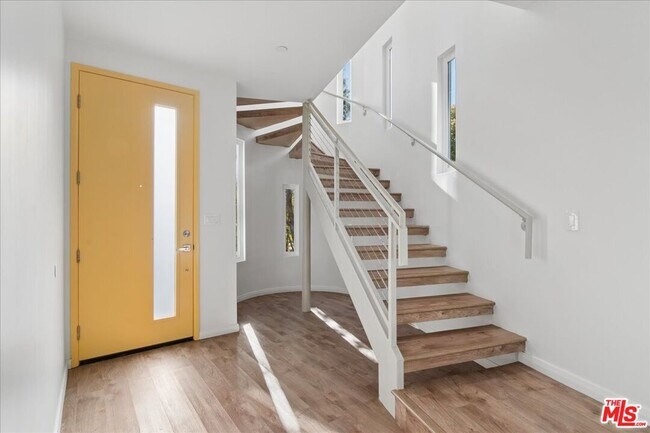 Foto del edificio - 4238 Jasmine Ave