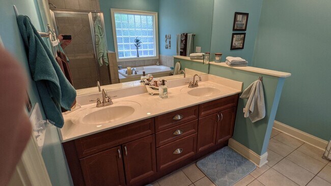 Foto del edificio - 3 Bedroom Home located in Magnolia Gardens...