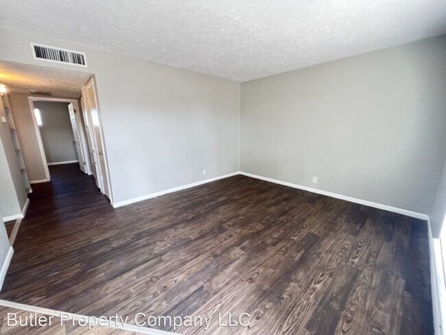 Building Photo - 2 br, 1 bath House - 3237 S Staples St Apt 4