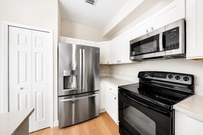Building Photo - 1008 Shoma Dr