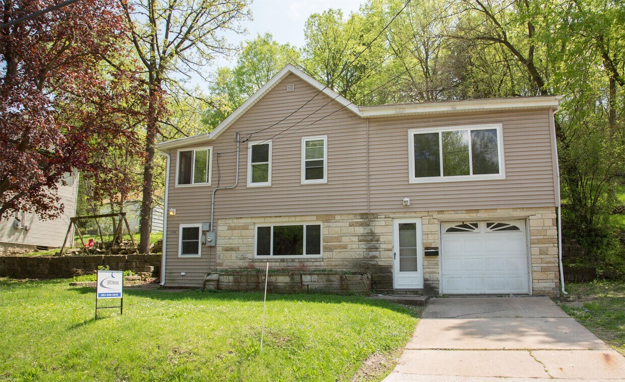 796 Kaufmann Ave, Dubuque, IA 52001 House Rental in Dubuque, IA