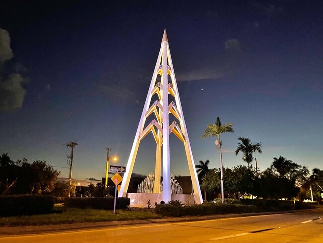 Photo - 1721 Bikini Ct House