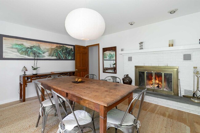 Foto del edificio - 884 Chestnut Ridge Rd