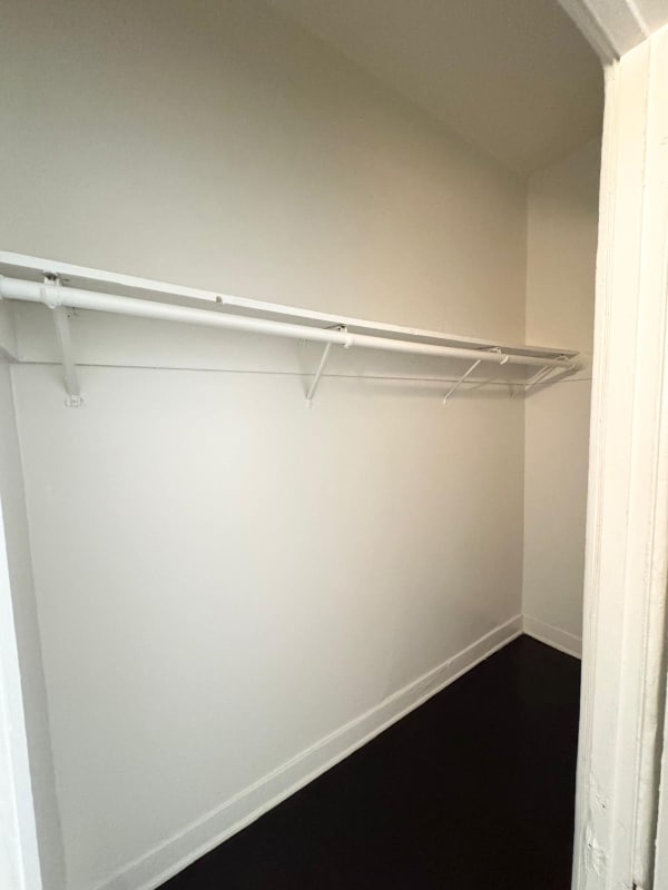 Building Photo - 636 N Plymouth Blvd