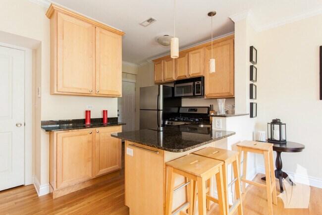 Foto del edificio - 560 W Deming Pl