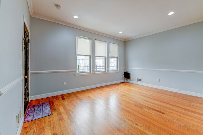 Foto del edificio - 572 LIBERTY Ave
