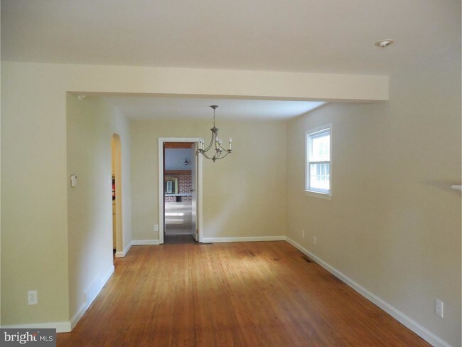 Building Photo - 1232 Chesterfield Rd
