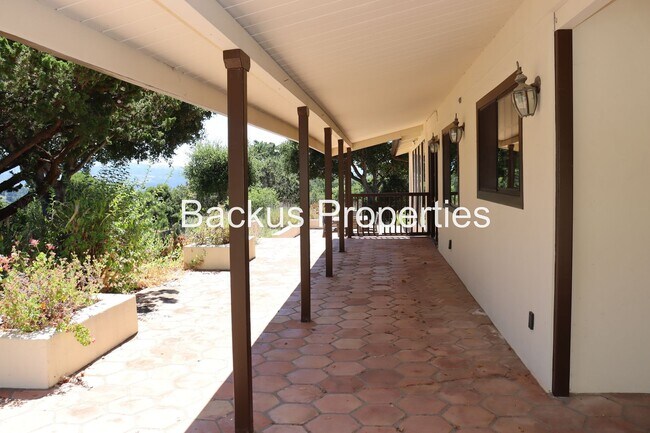 Foto del edificio - Wonderful four bedroom home in Hidden Hills neighborhood in Carmel Valley