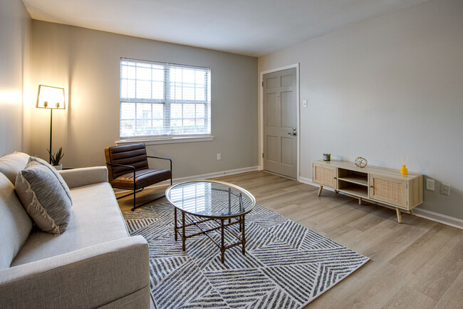 2/1.5 sala de estar - The Shift Residences- East Memphis