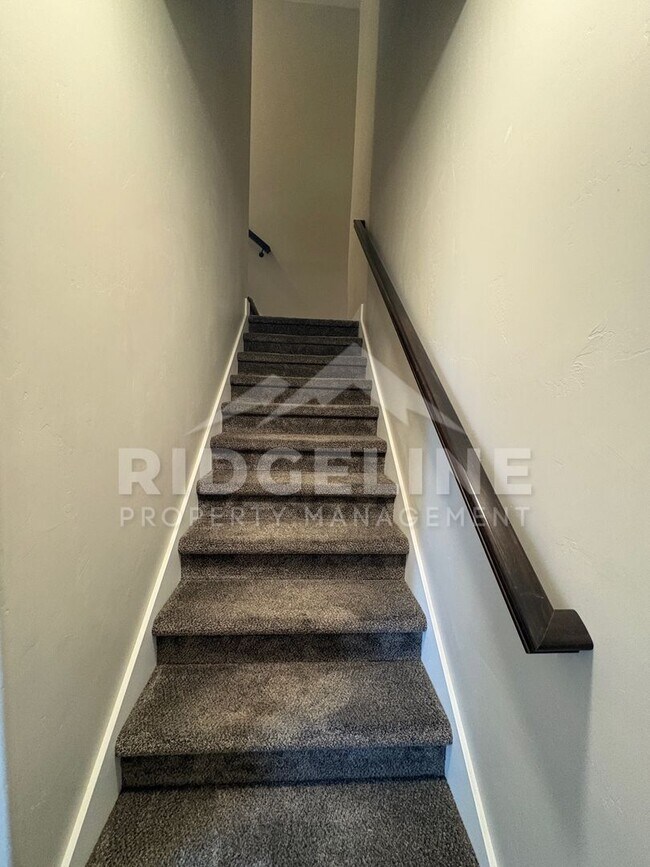 Foto del edificio - 664 S Saturn Ave