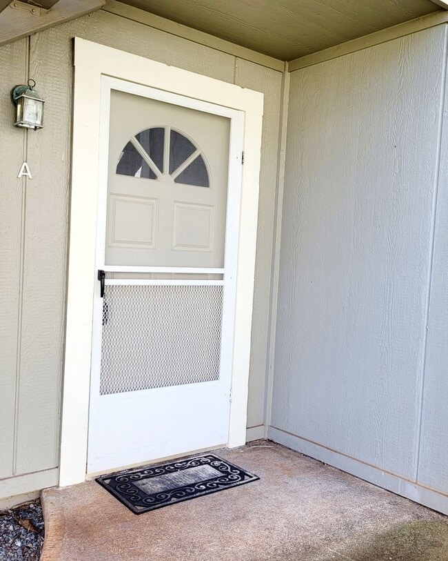 Foto del edificio - AVAILIBLE NOW | First Floor Condo: One Bedroom, One Bathroom & Spacious Lanai | Two Assigned Park...