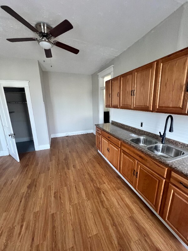 Primary Photo - 2335 May St