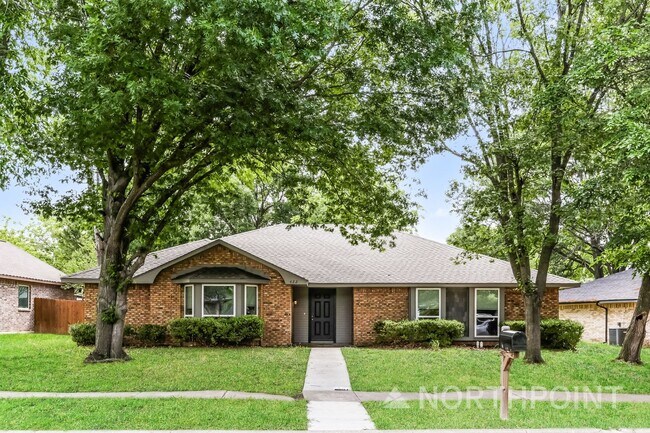 Building Photo - 3 BR/2BA | Newly Renovated Single Family Home |  Gated backyard!