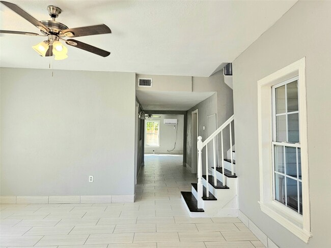 Building Photo - 532 Bayshore Dr