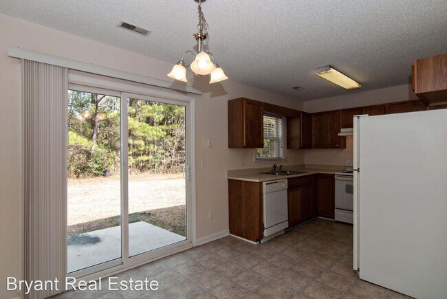 Building Photo - 3 br, 2 bath House - 212 Birch Creek Drive