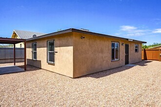 Building Photo - 615 S Santa Rita Ave