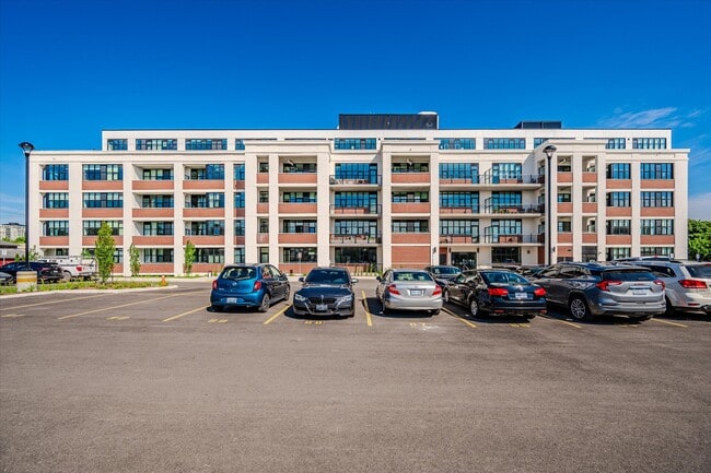 Building Photo - 120 Huron St
