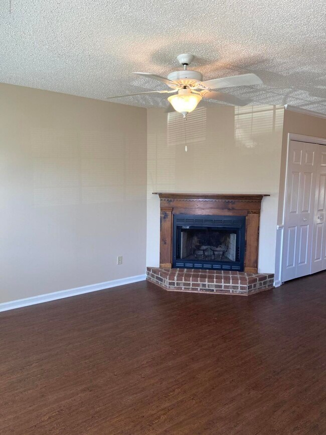 Building Photo - 1113 Grovemont Dr