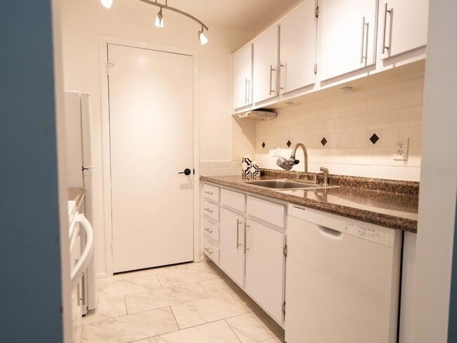 Building Photo - 3255 S Beneva Rd
