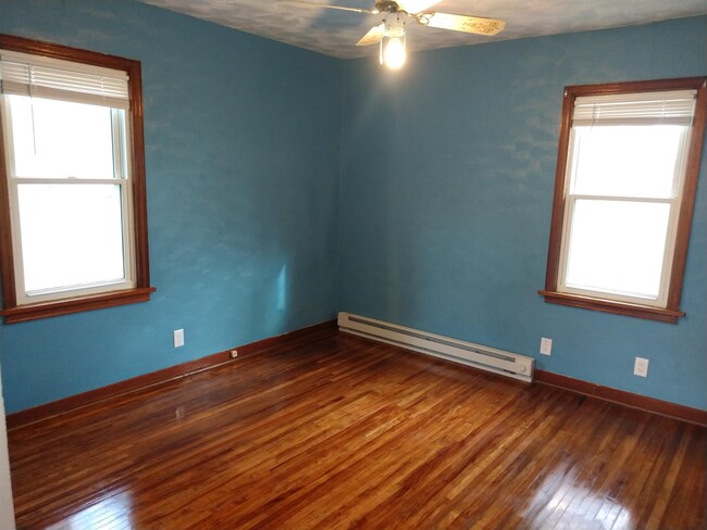 Building Photo - 307 River St