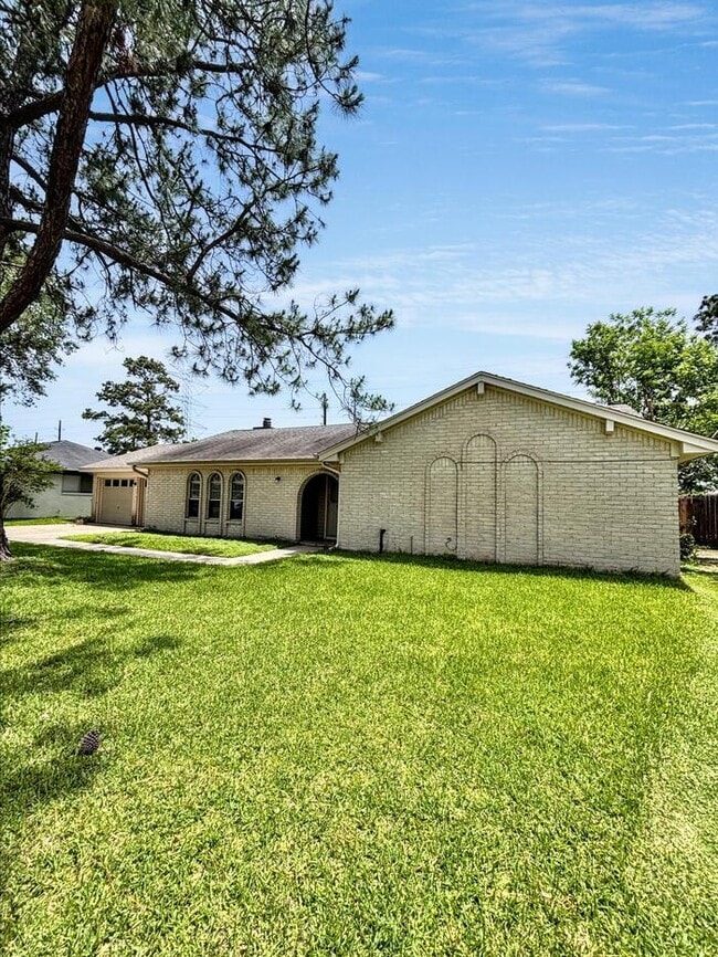 Foto del edificio - 7206 Maple Ln