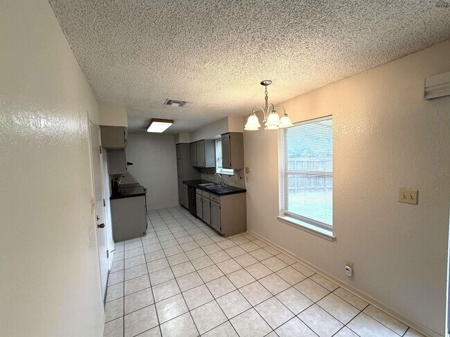 Foto del edificio - 4830 Lovers Ln
