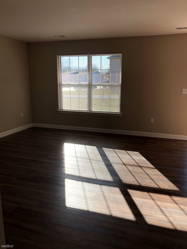 Building Photo - 1473 Village Cir Dr