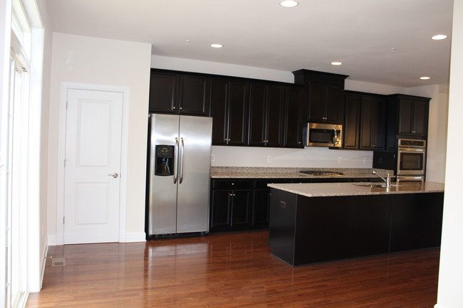 Building Photo - 2847 Golden Gate Ct