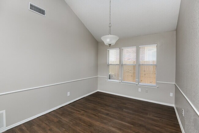 Foto del edificio - 5704 Stone Meadow Ln