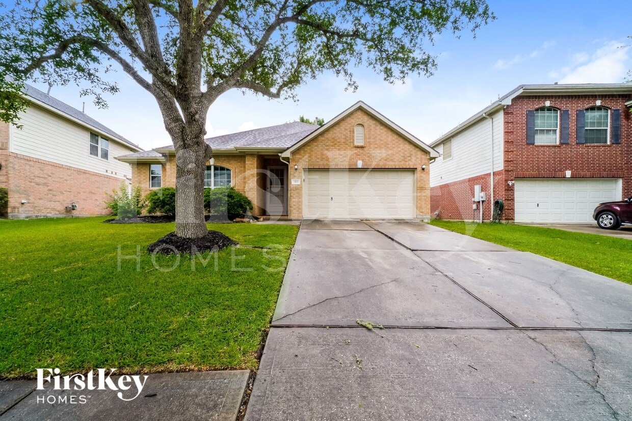 Primary Photo - 323 Diamond Bay Dr